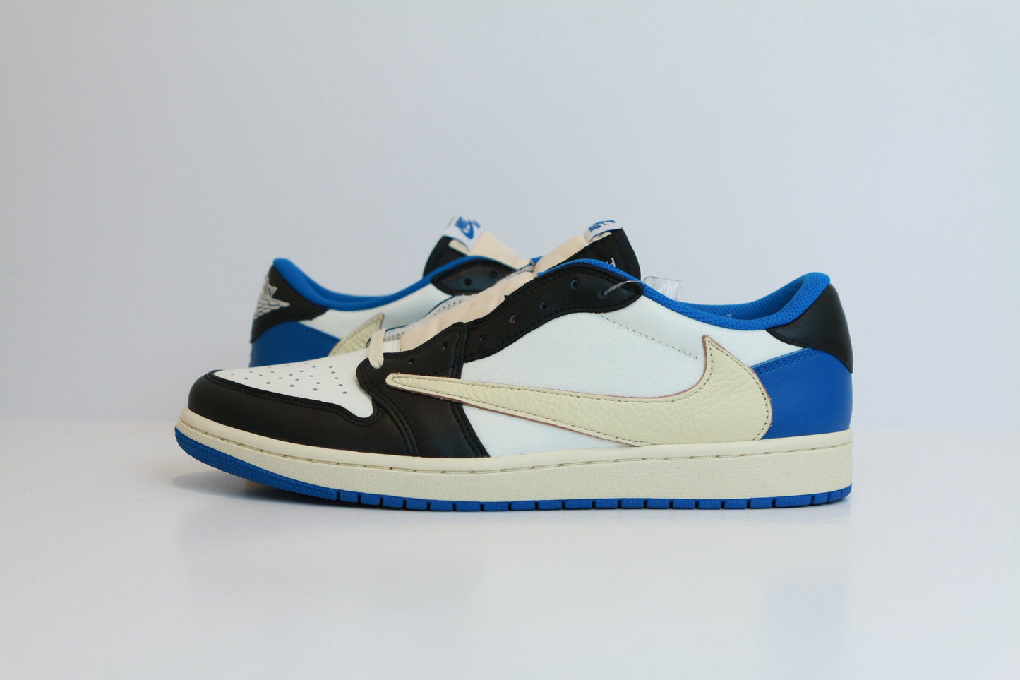 AJ1 LOW TRAVIS SCOTT X FRAGMENT DS SIZE 11M
