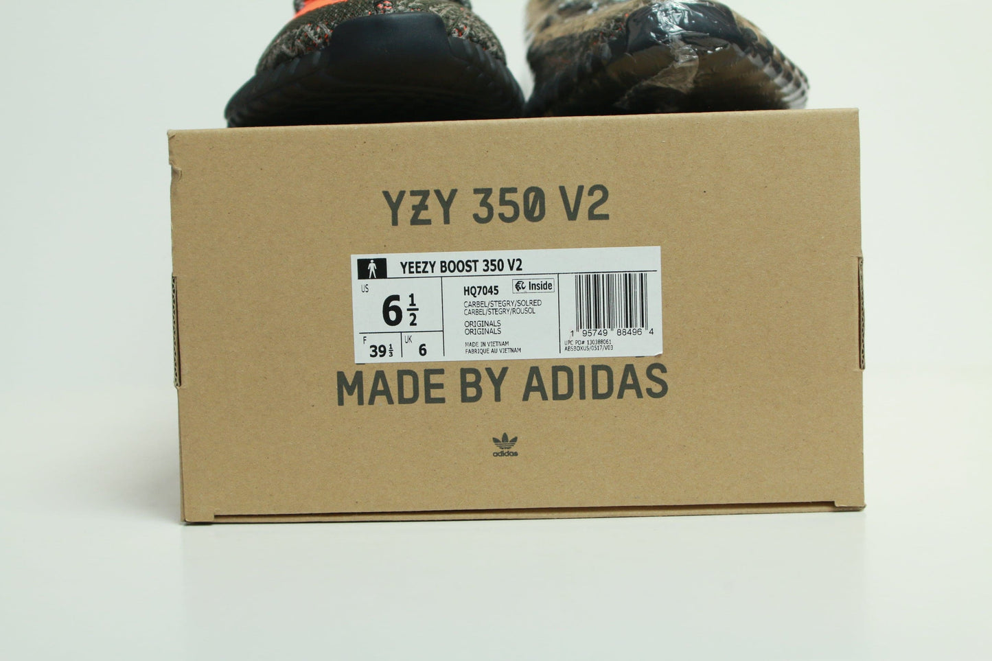 YEEZY 350V2 CARBON BELUGA DS SIZE 6.5M