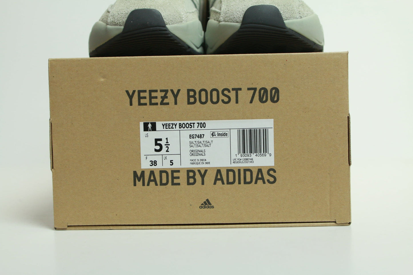 YEEZY 700 SALT DS SIZE 5.5Y