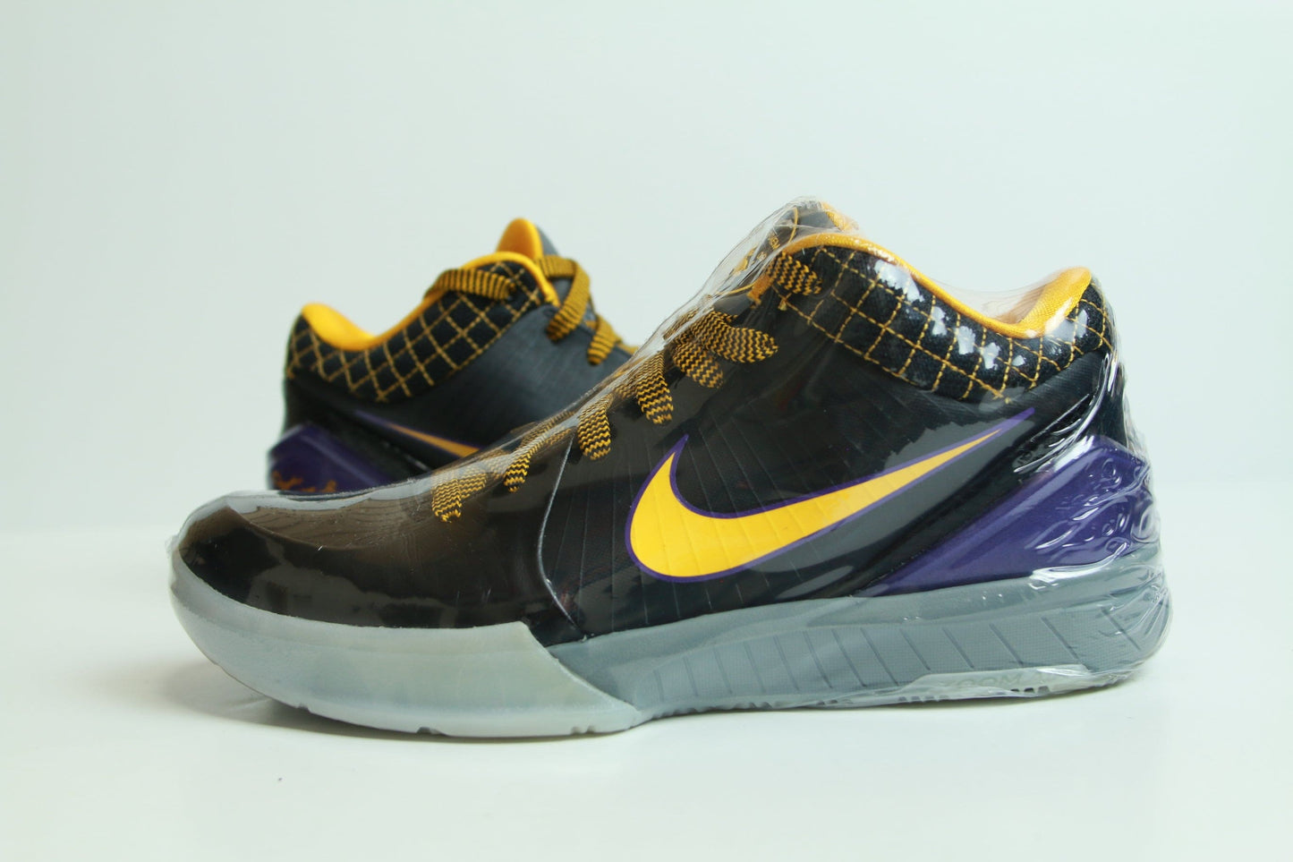 KOBE 4 CARPE DIEM USED SIZE 8M NO BOX