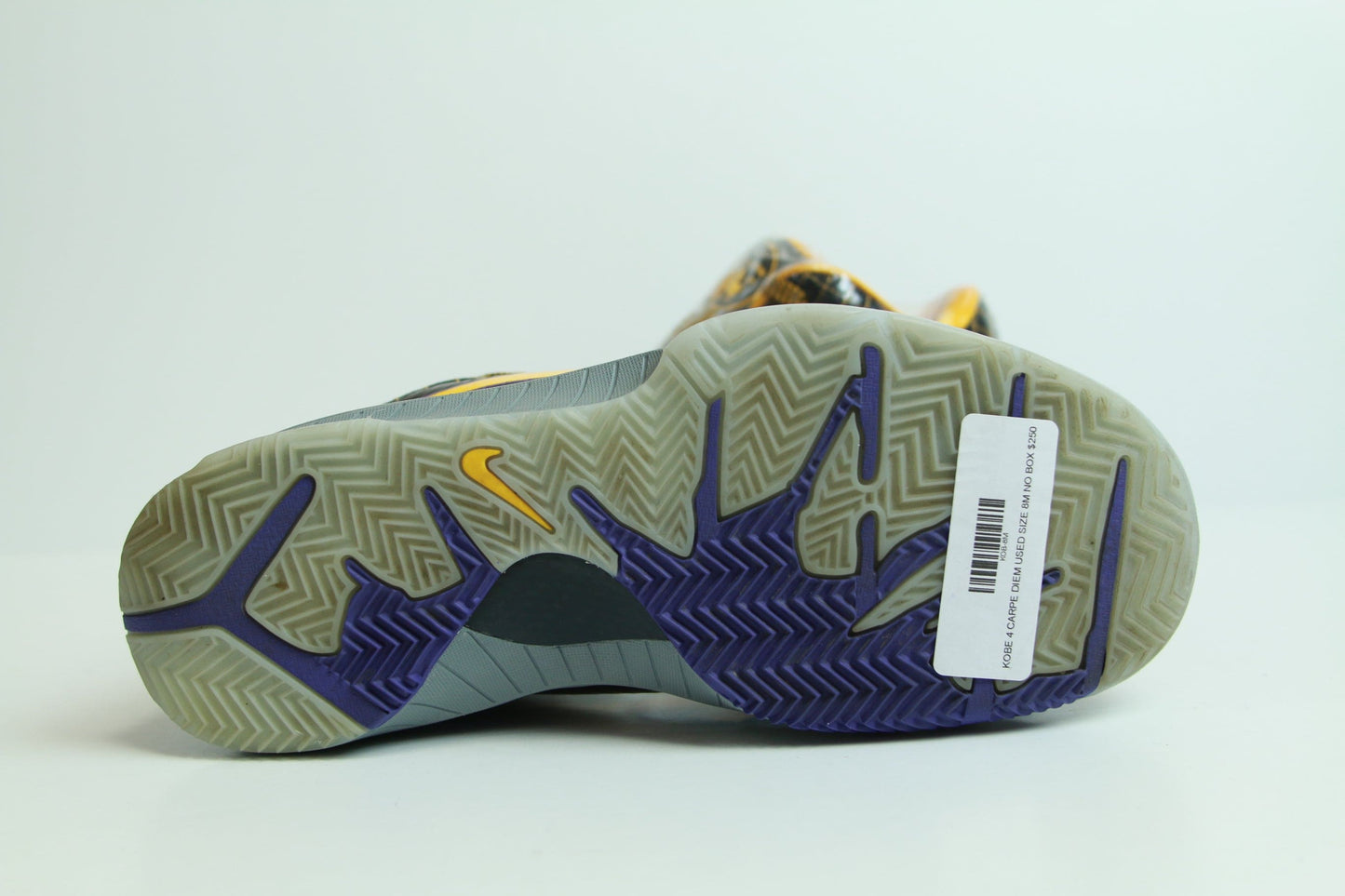 KOBE 4 CARPE DIEM USED SIZE 8M NO BOX