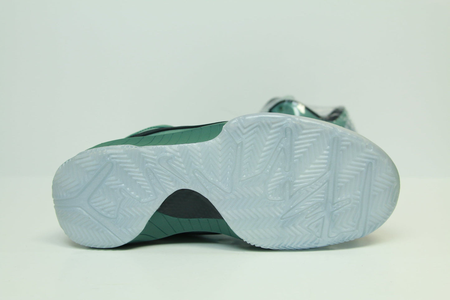 KOBE 4 GIRL DAD DS SIZE 6.5Y