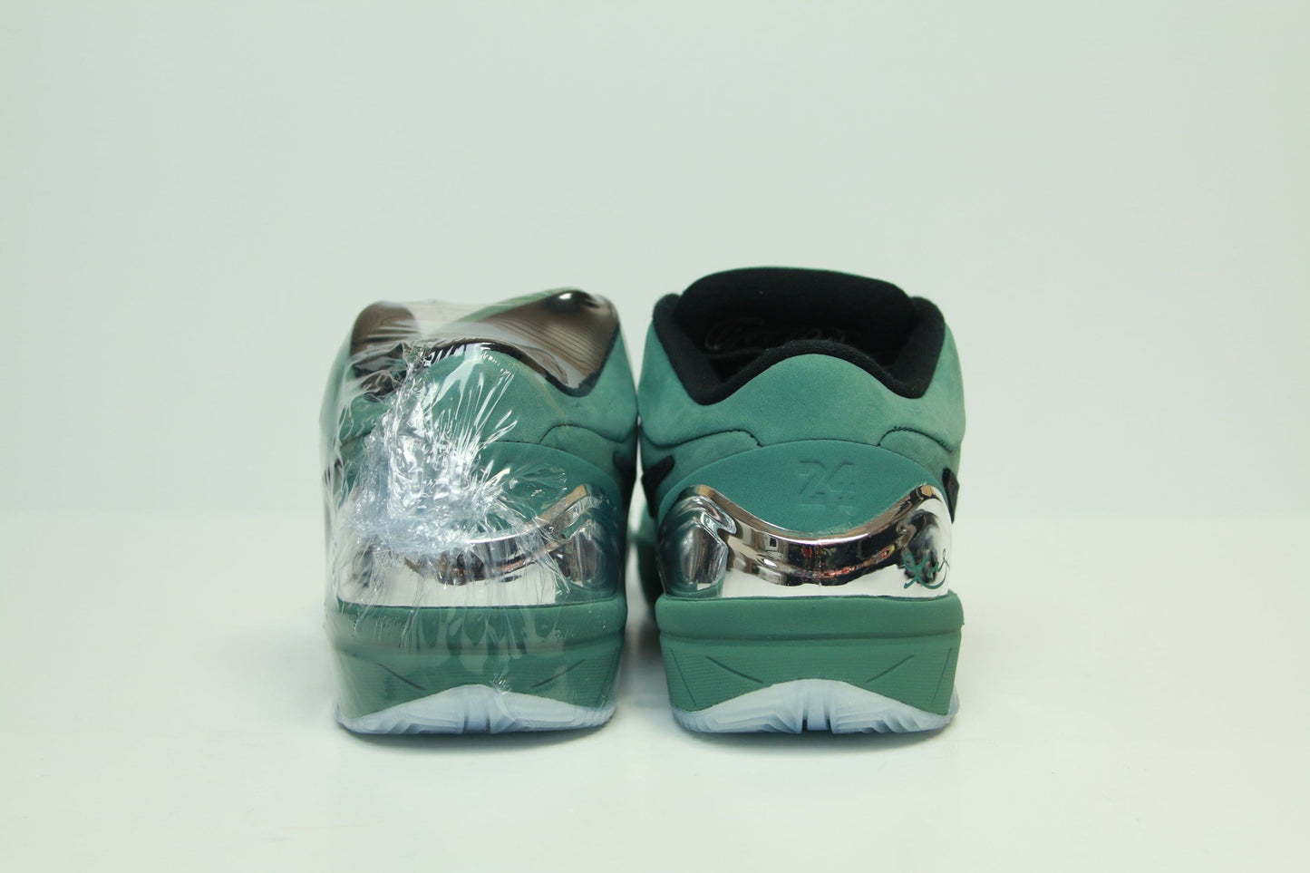 KOBE 4 GIRL DAD DS SIZE 6.5Y
