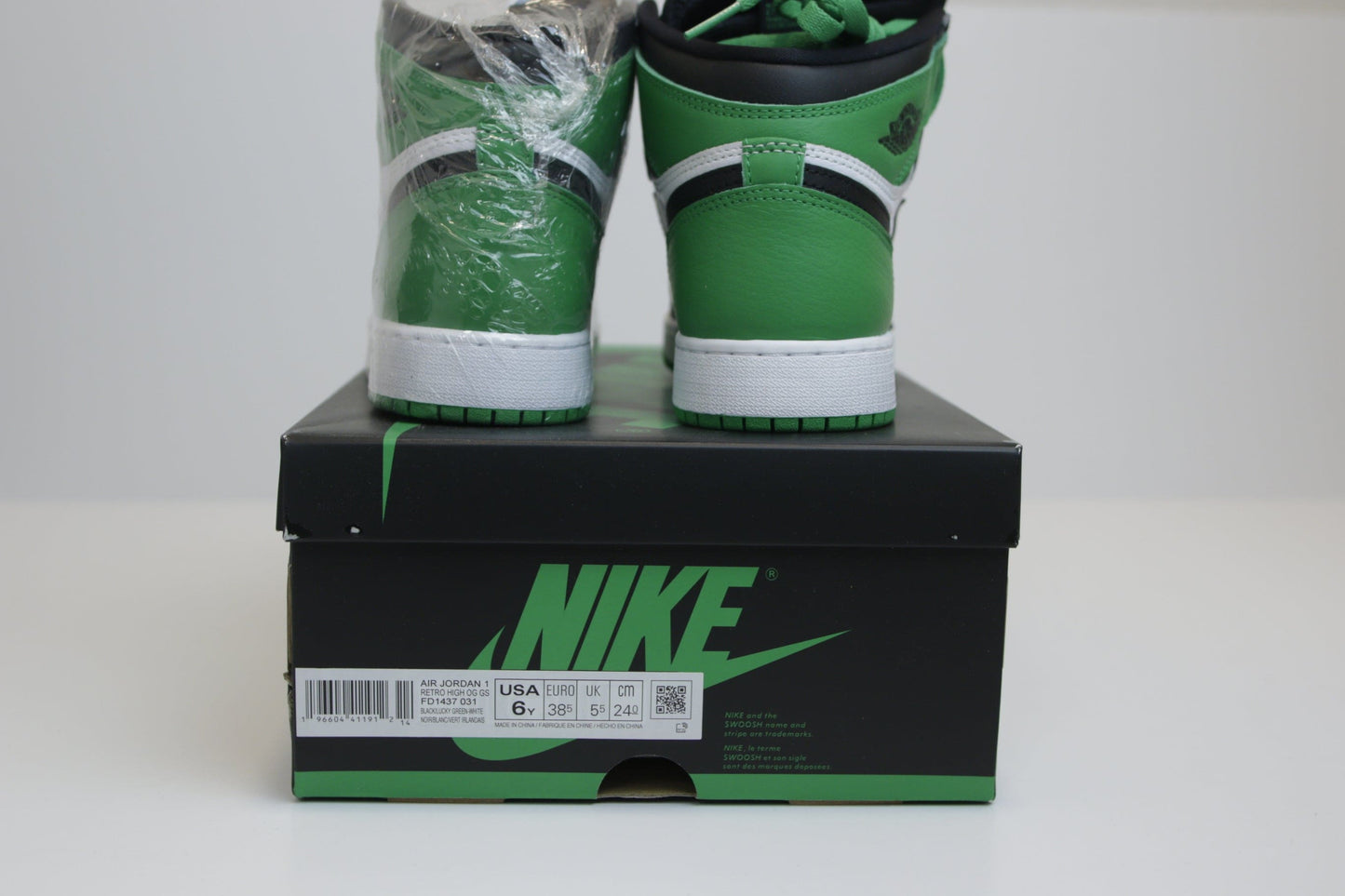 AJ1 LUCKY GREEN DS SIZE 6Y