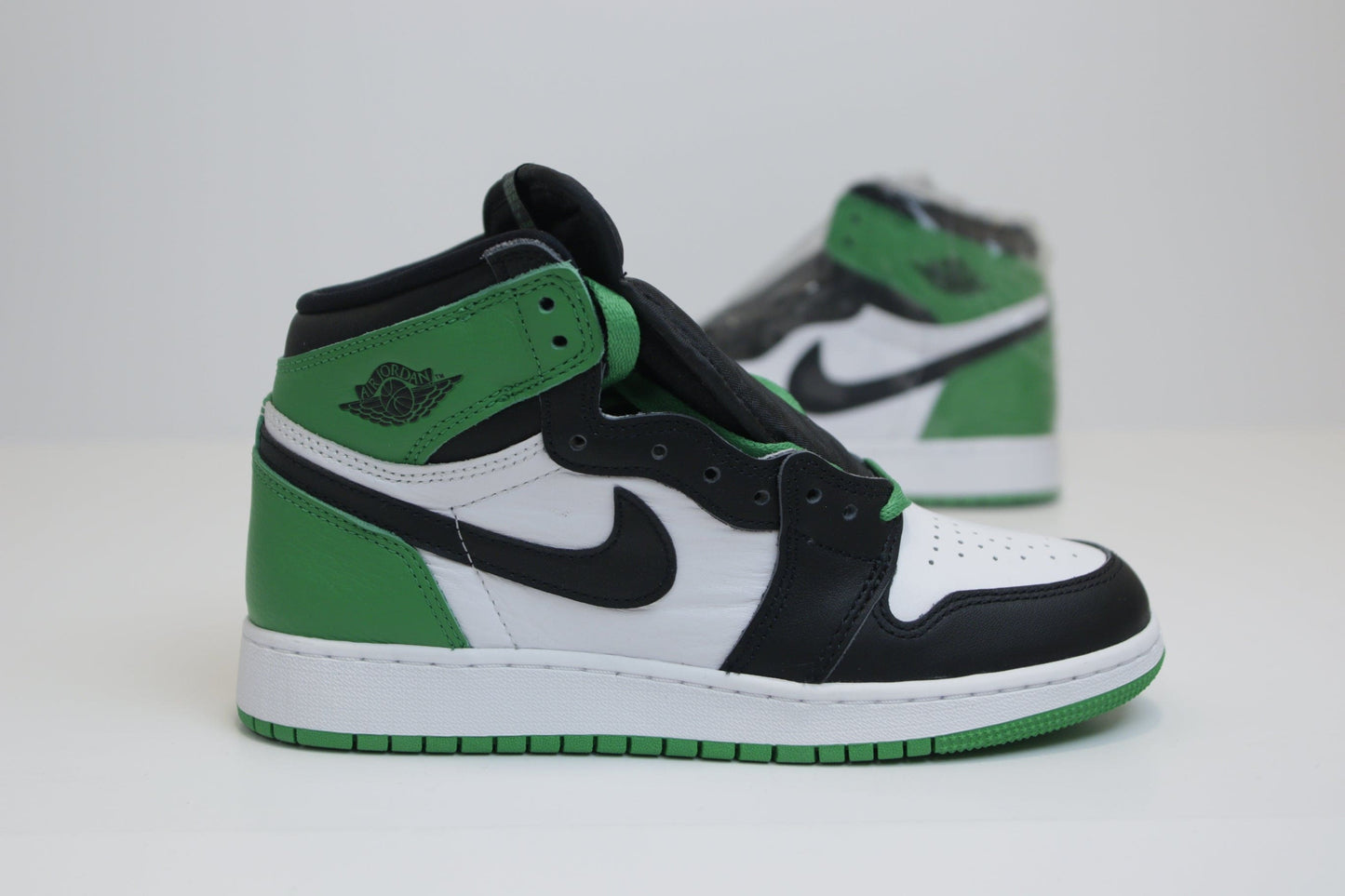 AJ1 LUCKY GREEN DS SIZE 6Y