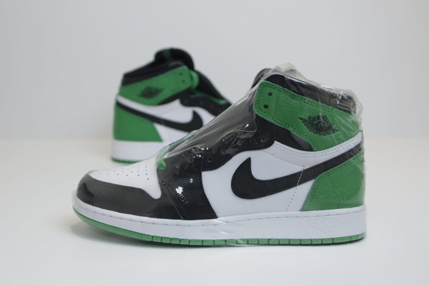 AJ1 LUCKY GREEN DS SIZE 6Y