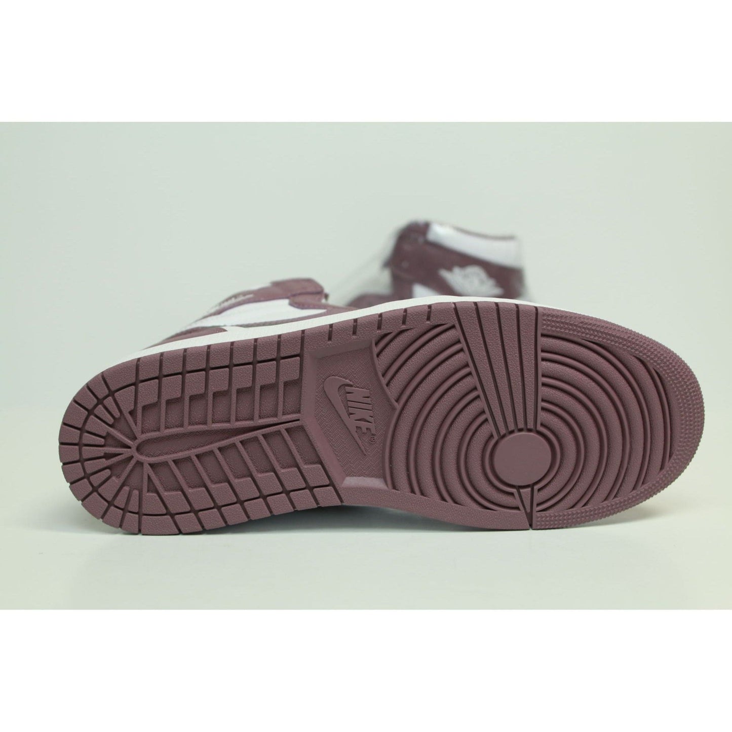 AJ1 MAUVE DS SIZE 10.5M