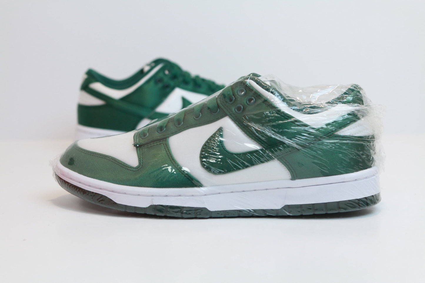 NIKE DUNK LOW SATIN TEAM GREEN DS SIZE 8W