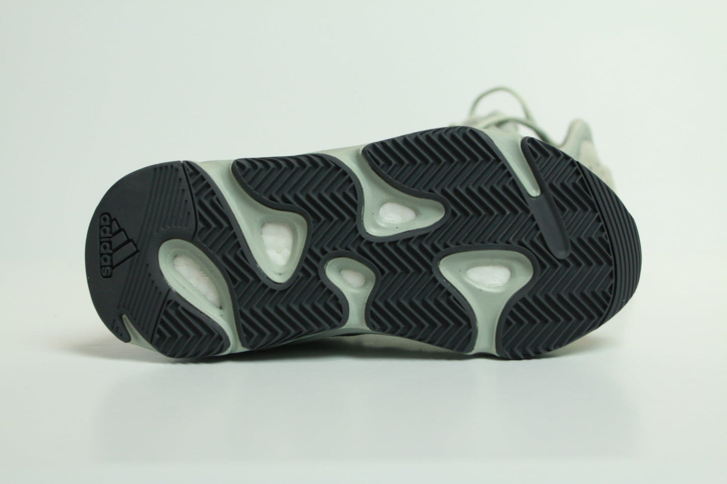 YEEZY 700 SALT DS SIZE 5.5Y