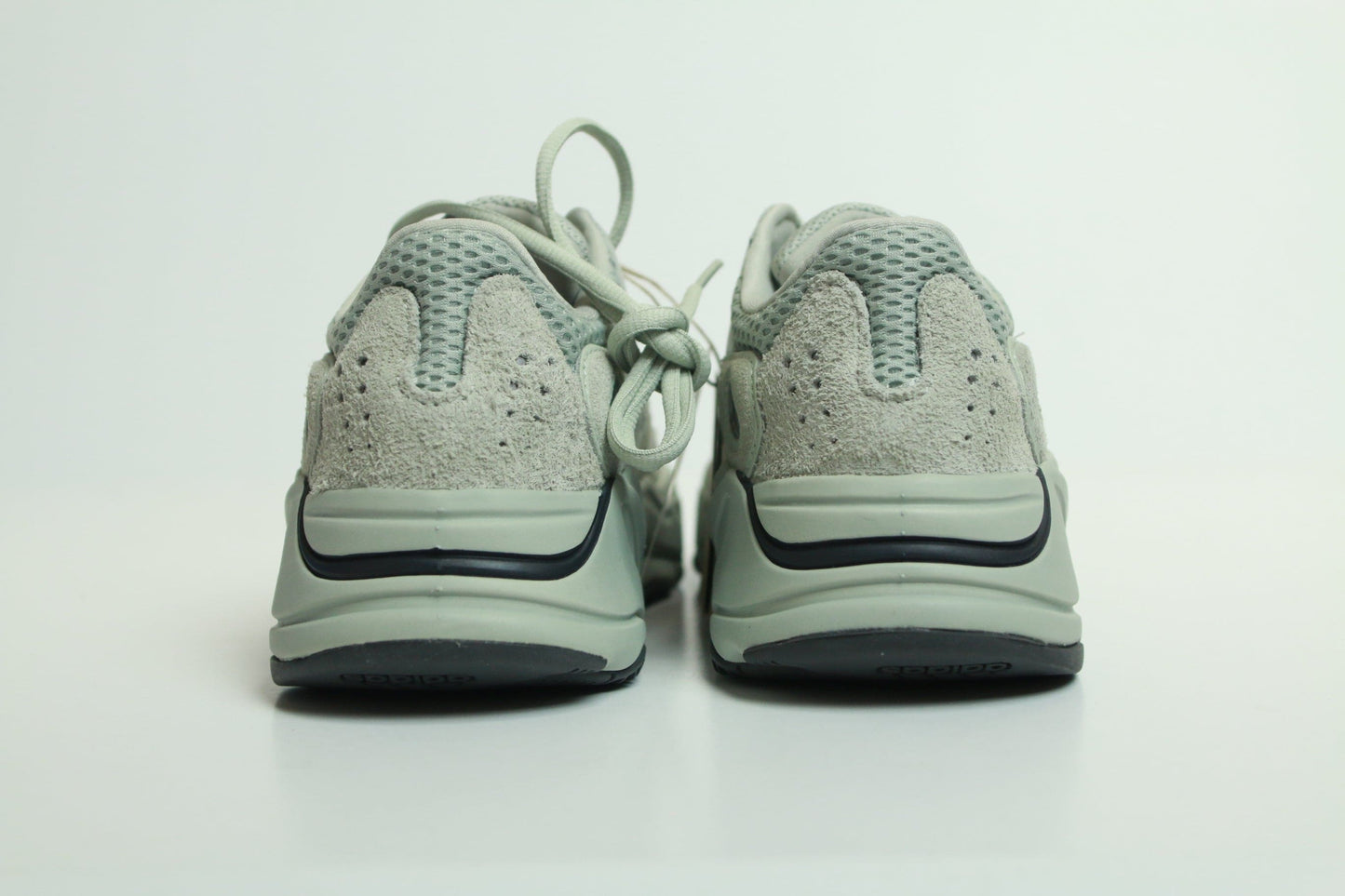 YEEZY 700 SALT DS SIZE 5.5Y