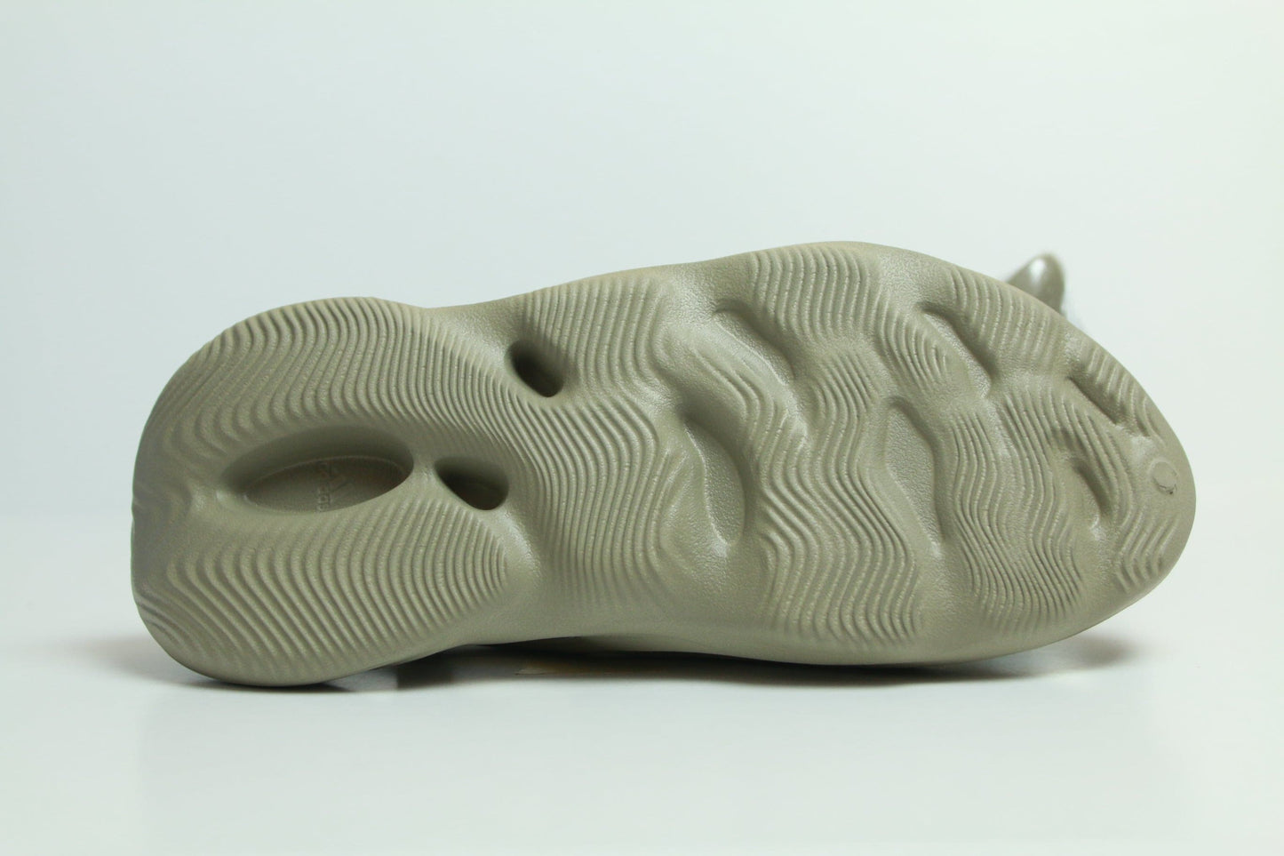 YEEZY FOAM RNR STONE SALT DS SIZE 12M