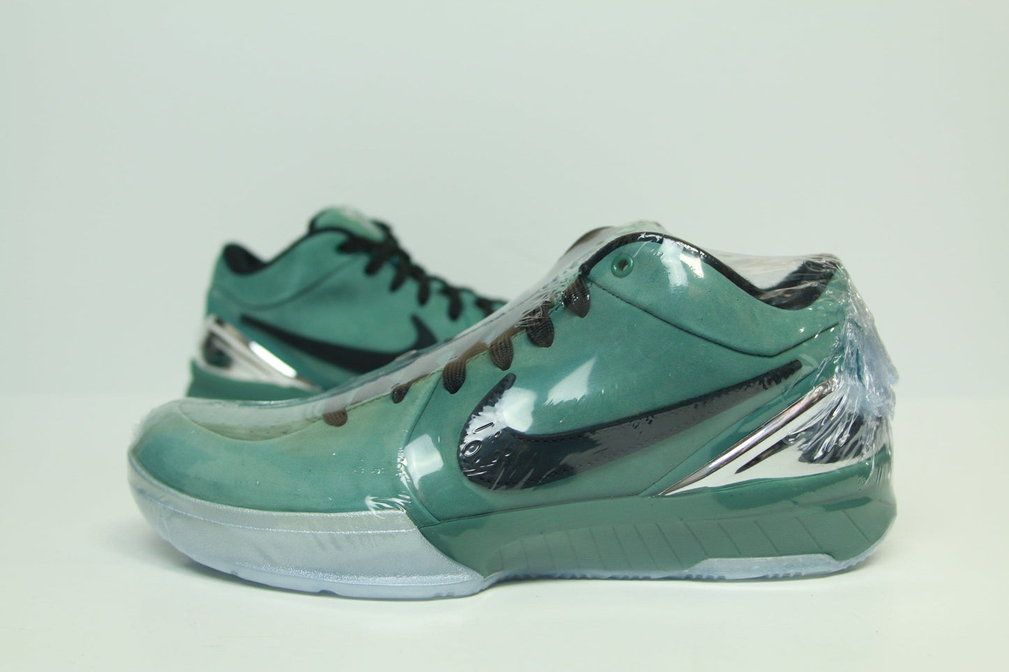 KOBE 4 GIRL DAD DS SIZE 6.5Y